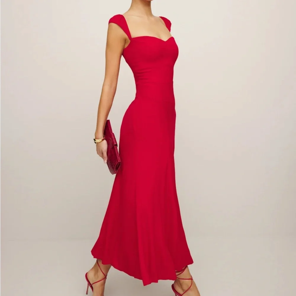 Reformation Bryson Dress in Cherry *NEW* - Picture 2 of 7